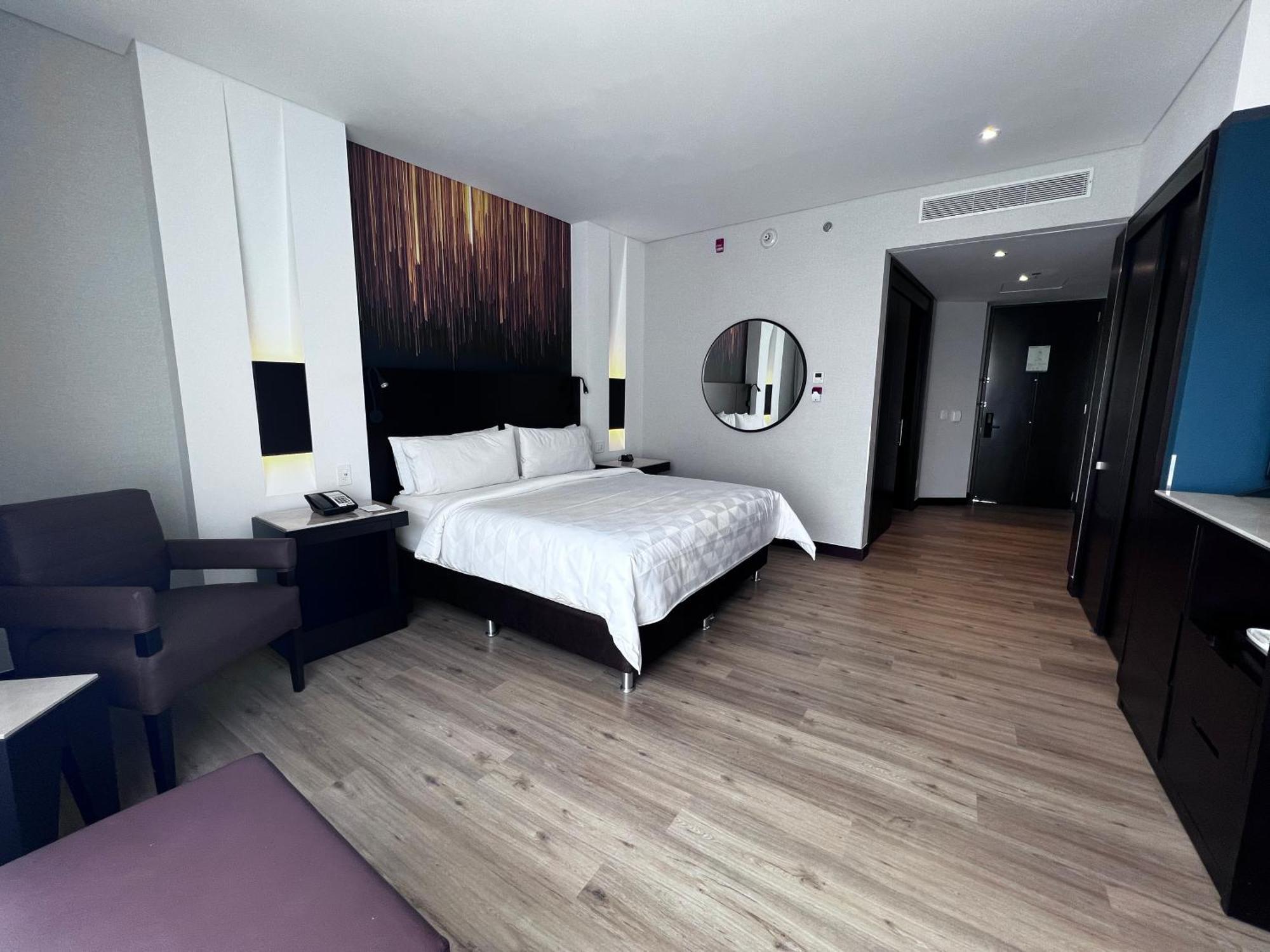 Holiday Inn Bogota Airport By Ihg Екстериор снимка