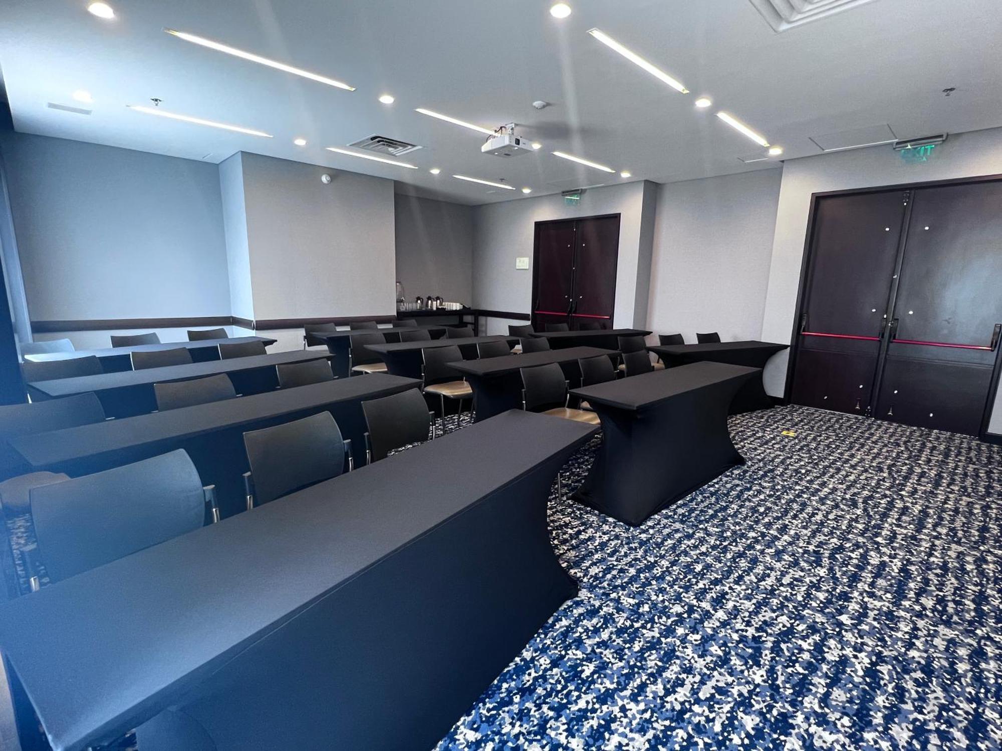 Holiday Inn Bogota Airport By Ihg Екстериор снимка