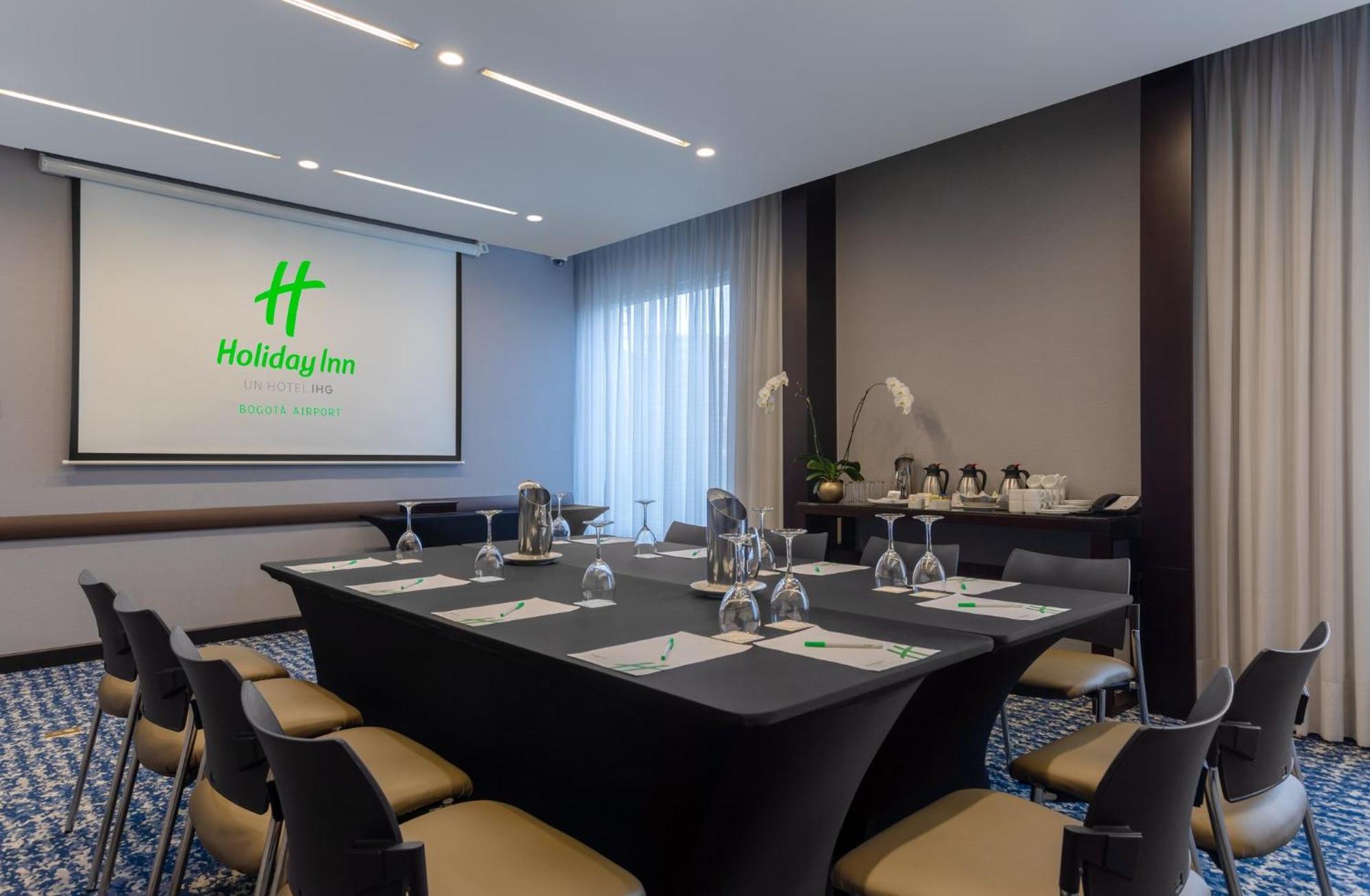 Holiday Inn Bogota Airport, An Ihg Hotel Екстериор снимка