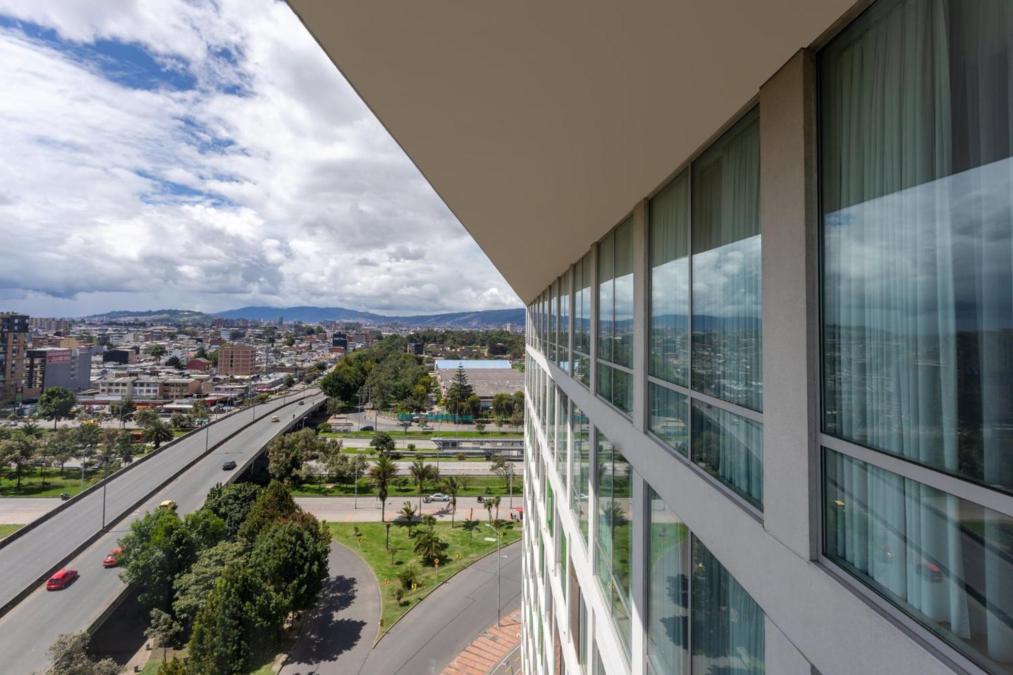 Holiday Inn Bogota Airport By Ihg Екстериор снимка